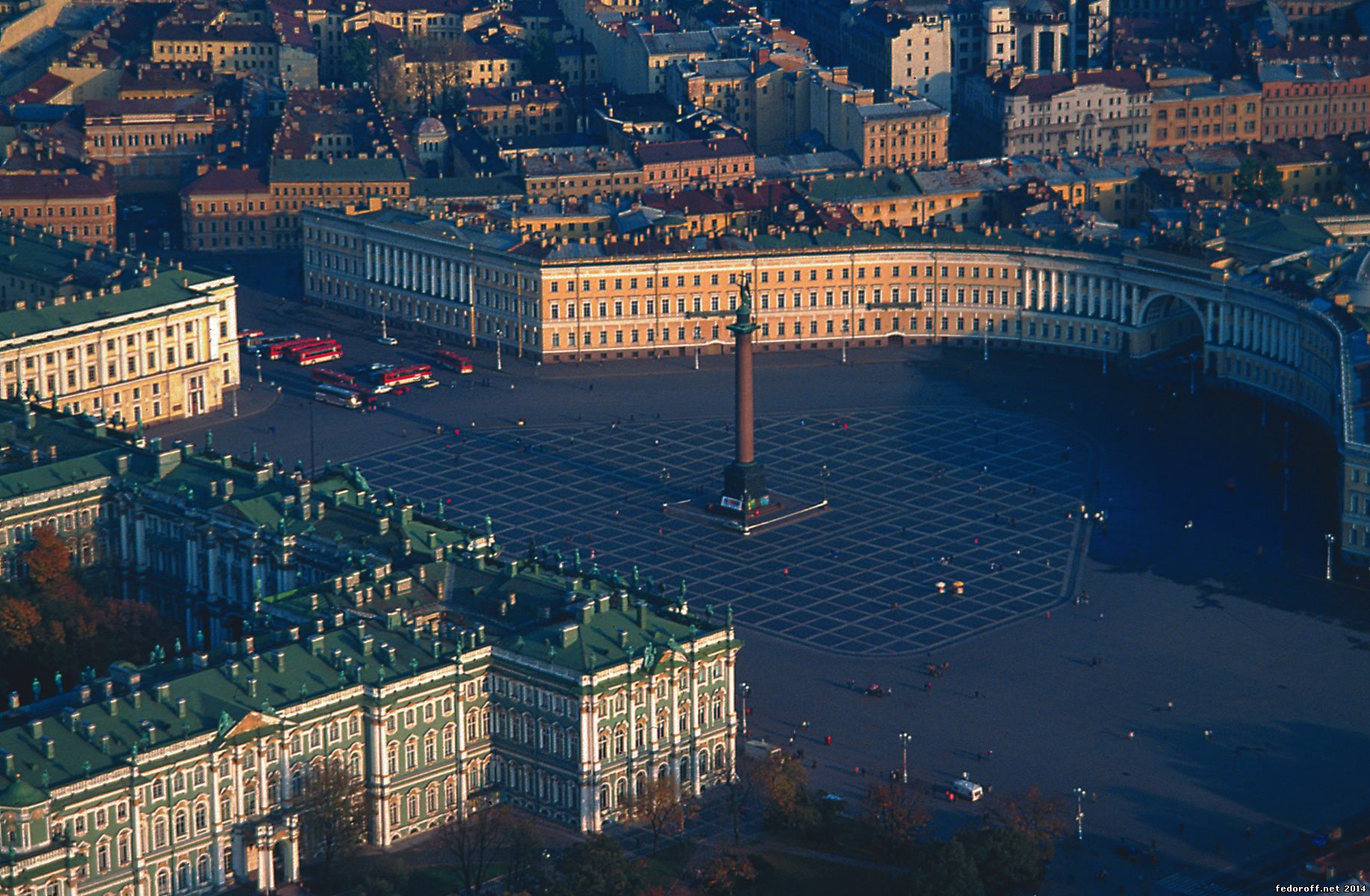 Дворцовая площадь в Санкт-Петербурге вид сверху